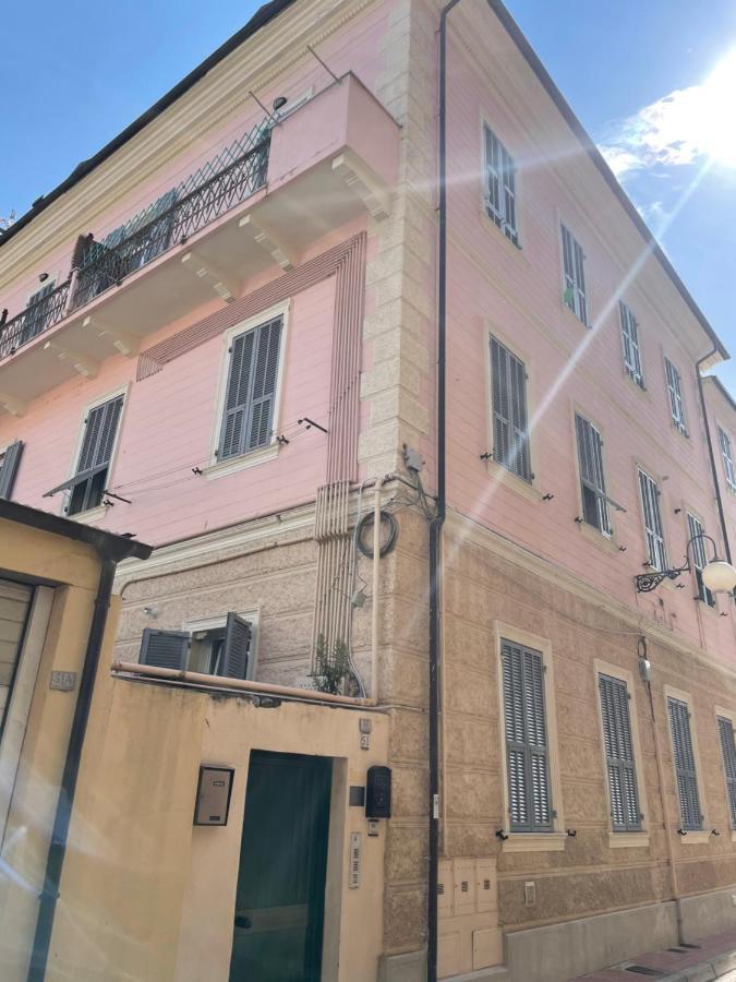 Appartamento Stella Marina In Pieno Centro Di Pietra Ligure Sulla Passeggiata E A Un Passo Dal Mare מראה חיצוני תמונה