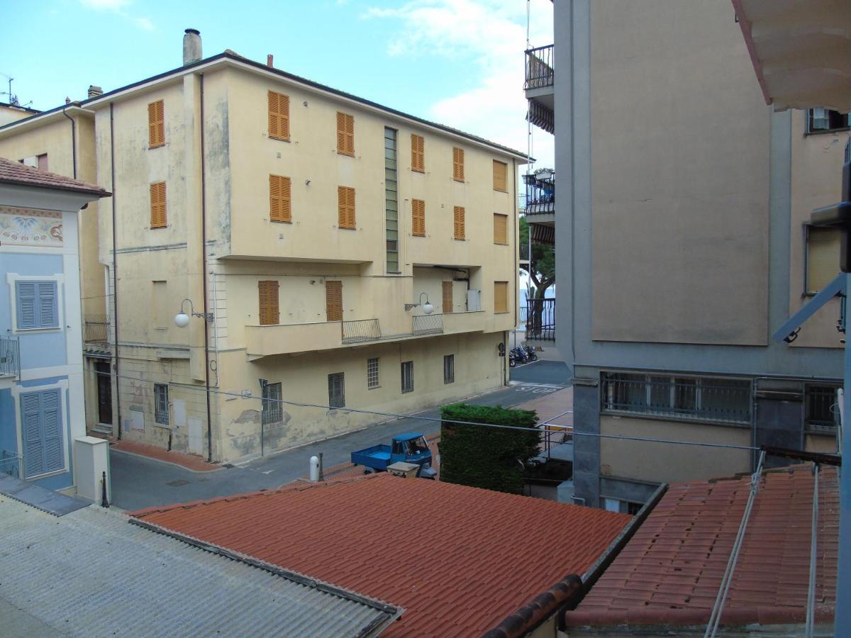 Appartamento Stella Marina In Pieno Centro Di Pietra Ligure Sulla Passeggiata E A Un Passo Dal Mare מראה חיצוני תמונה